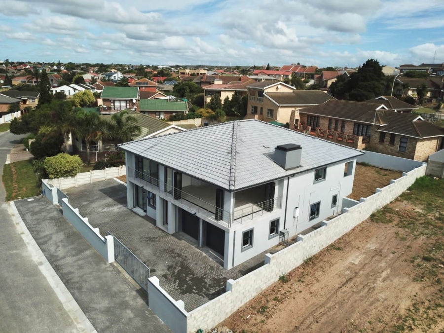 5 Bedroom Property for Sale in Wavecrest Eastern Cape